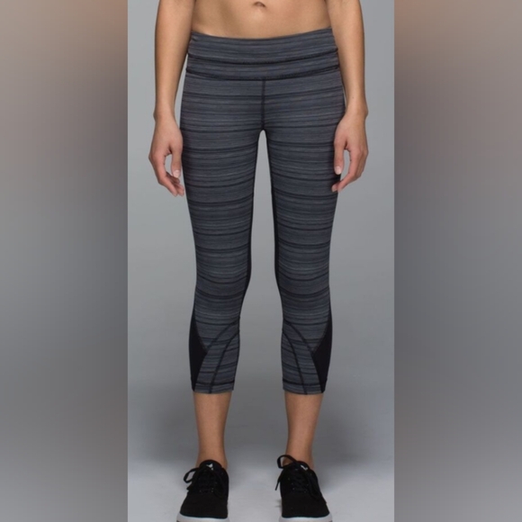 Lululemon Run: Inspire Crop II, Cyberstripe Deep Coal Black, Size 4 - Picture 1 of 12